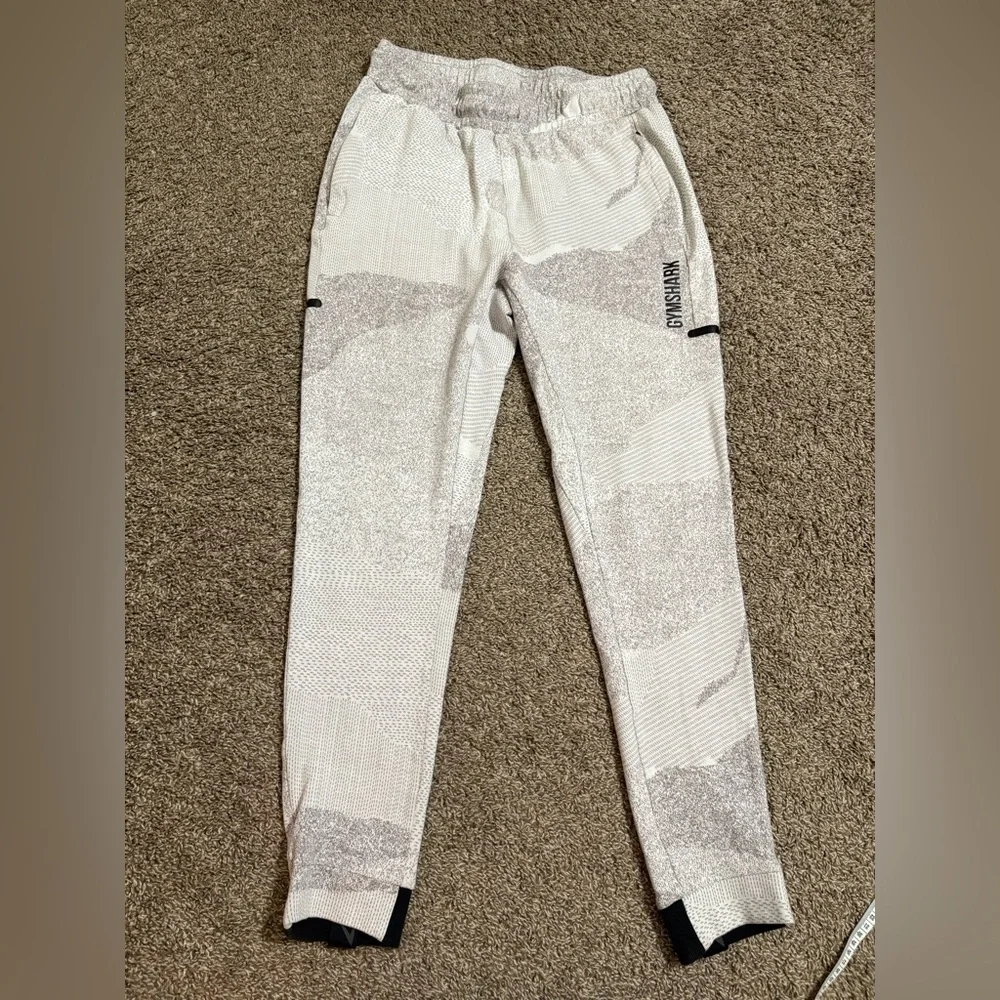 Gymshark Textured Gray and White Pants - Picture 2 of 8